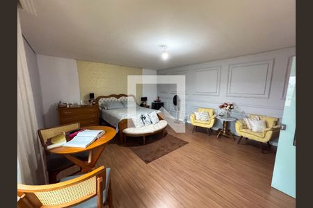 Casa à venda com 350m², 4 quartos e 3 vagas Casa à venda com 350m², 4 quartos e 3 vagasQuarto