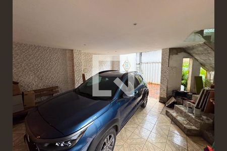 Casa à venda com 350m², 4 quartos e 3 vagas Casa à venda com 350m², 4 quartos e 3 vagasGaragem