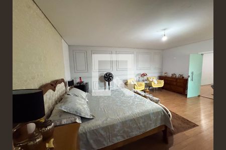 Casa à venda com 350m², 4 quartos e 3 vagas Casa à venda com 350m², 4 quartos e 3 vagasQuarto