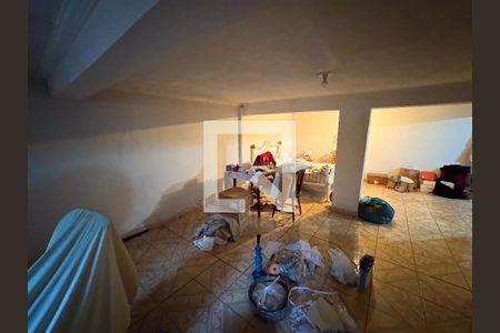 Casa à venda com 350m², 4 quartos e 3 vagas Casa à venda com 350m², 4 quartos e 3 vagasGaragem