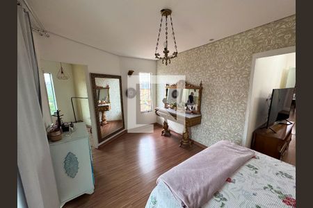 Casa à venda com 350m², 4 quartos e 3 vagas Casa à venda com 350m², 4 quartos e 3 vagasQuarto