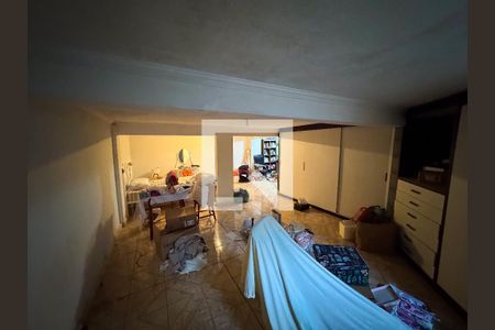 Casa à venda com 350m², 4 quartos e 3 vagas Casa à venda com 350m², 4 quartos e 3 vagasGaragem