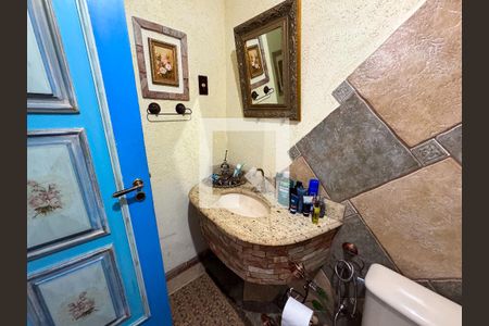 Casa à venda com 350m², 4 quartos e 3 vagas Casa à venda com 350m², 4 quartos e 3 vagasBanheiro