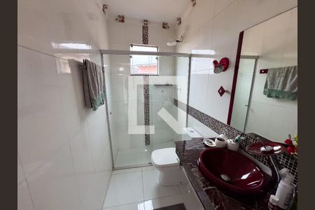 Casa à venda com 350m², 4 quartos e 3 vagas Casa à venda com 350m², 4 quartos e 3 vagasBanheiro