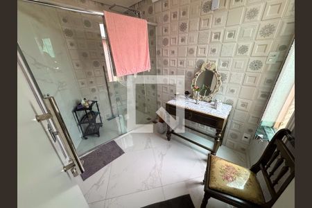 Casa à venda com 350m², 4 quartos e 3 vagas Casa à venda com 350m², 4 quartos e 3 vagasBanheiro