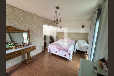 Casa à venda com 350m², 4 quartos e 3 vagas Casa à venda com 350m², 4 quartos e 3 vagasQuarto