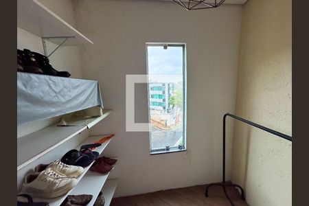 Casa à venda com 350m², 4 quartos e 3 vagas Casa à venda com 350m², 4 quartos e 3 vagasQuarto