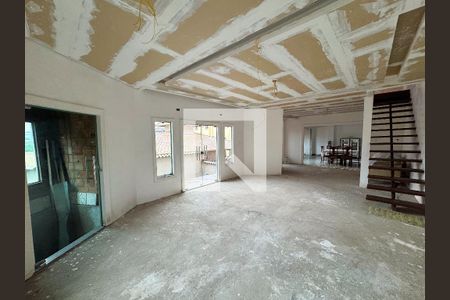 Casa à venda com 350m², 4 quartos e 3 vagas Casa à venda com 350m², 4 quartos e 3 vagasCobertura