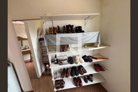 Casa à venda com 350m², 4 quartos e 3 vagas Casa à venda com 350m², 4 quartos e 3 vagasQuarto