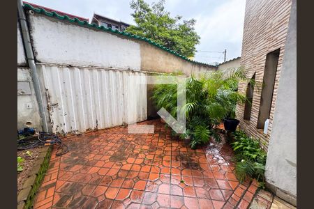 Casa à venda com 350m², 4 quartos e 3 vagas Casa à venda com 350m², 4 quartos e 3 vagasGaragem