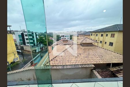 Casa à venda com 350m², 4 quartos e 3 vagas Casa à venda com 350m², 4 quartos e 3 vagasVista