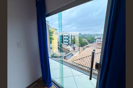 Casa à venda com 350m², 4 quartos e 3 vagas Casa à venda com 350m², 4 quartos e 3 vagasQuarto