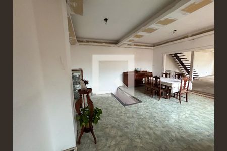 Casa à venda com 350m², 4 quartos e 3 vagas Casa à venda com 350m², 4 quartos e 3 vagasSala cobertura