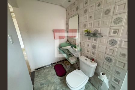 Casa à venda com 350m², 4 quartos e 3 vagas Casa à venda com 350m², 4 quartos e 3 vagasBanheiro