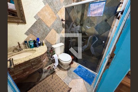 Casa à venda com 350m², 4 quartos e 3 vagas Casa à venda com 350m², 4 quartos e 3 vagasBanheiro