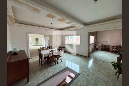 Casa à venda com 350m², 4 quartos e 3 vagas Casa à venda com 350m², 4 quartos e 3 vagasSala cobertura