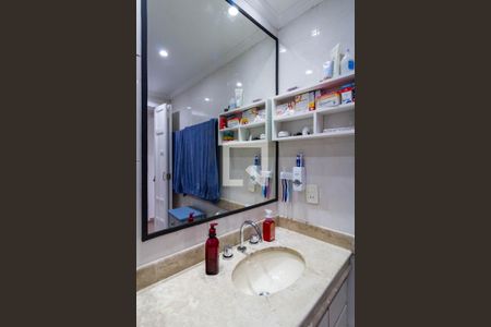 Apartamento à venda com 120m², 3 quartos e 2 vagasQuarto 02 Banheiro