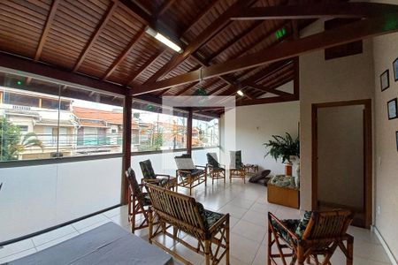 Casa à venda com 256m², 3 quartos e 4 vagasVaranda