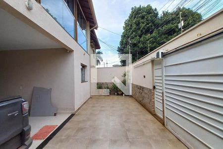 Casa à venda com 256m², 3 quartos e 4 vagasFrente da Casa