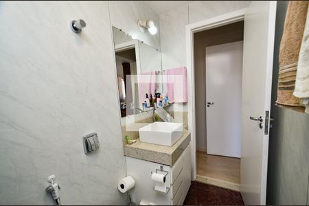 Apartamento à venda com 135m², 3 quartos e 2 vagasBanheiro social