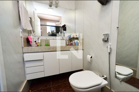 Apartamento à venda com 135m², 3 quartos e 2 vagasBanheiro suite