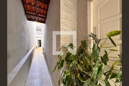 Casa à venda com 300m², 3 quartos e 2 vagas Casa à venda com 300m², 3 quartos e 2 vagasCorredor quintal