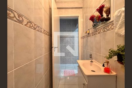 Casa à venda com 300m², 3 quartos e 2 vagas Casa à venda com 300m², 3 quartos e 2 vagasLavabo