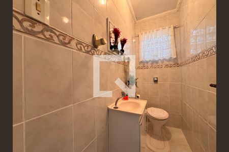 Casa à venda com 300m², 3 quartos e 2 vagas Casa à venda com 300m², 3 quartos e 2 vagasLavabo