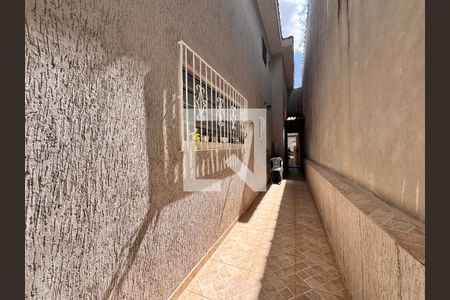 Casa à venda com 300m², 3 quartos e 2 vagas Casa à venda com 300m², 3 quartos e 2 vagasCorredor quintal