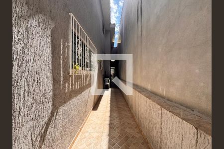 Casa à venda com 300m², 3 quartos e 2 vagas Casa à venda com 300m², 3 quartos e 2 vagasCorredor quintal