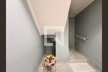 Casa à venda com 300m², 3 quartos e 2 vagas Casa à venda com 300m², 3 quartos e 2 vagasEscada