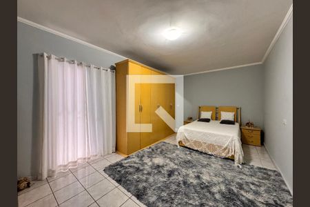 Casa à venda com 300m², 3 quartos e 2 vagas Casa à venda com 300m², 3 quartos e 2 vagasSuite