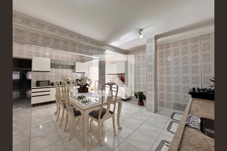 Casa à venda com 300m², 3 quartos e 2 vagas Casa à venda com 300m², 3 quartos e 2 vagasCozinha