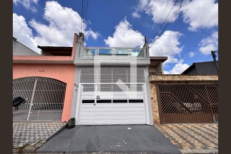 Casa à venda com 300m², 3 quartos e 2 vagas Casa à venda com 300m², 3 quartos e 2 vagasFachada