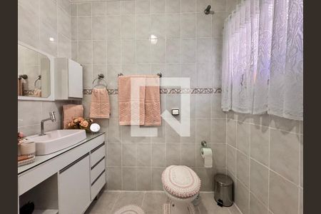 Casa à venda com 300m², 3 quartos e 2 vagas Casa à venda com 300m², 3 quartos e 2 vagasBanheiro