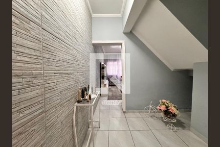 Casa à venda com 300m², 3 quartos e 2 vagas Casa à venda com 300m², 3 quartos e 2 vagasEscada