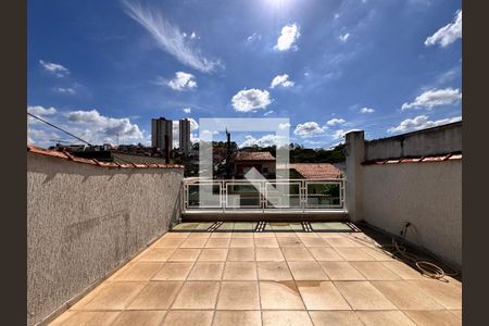 Casa à venda com 300m², 3 quartos e 2 vagas Casa à venda com 300m², 3 quartos e 2 vagasVaranda
