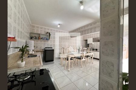 Casa à venda com 300m², 3 quartos e 2 vagas Casa à venda com 300m², 3 quartos e 2 vagasCozinha