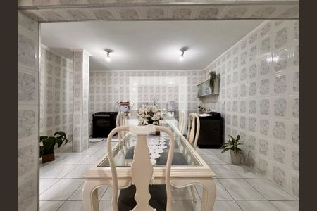 Casa à venda com 300m², 3 quartos e 2 vagas Casa à venda com 300m², 3 quartos e 2 vagasCozinha