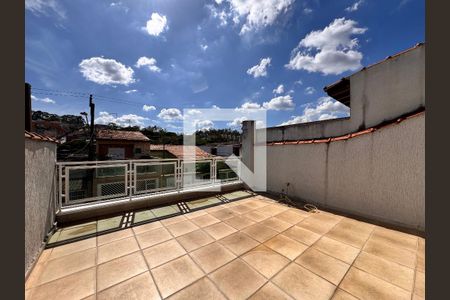 Casa à venda com 300m², 3 quartos e 2 vagas Casa à venda com 300m², 3 quartos e 2 vagasVaranda