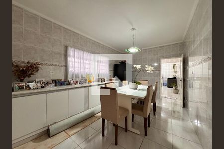 Casa à venda com 300m², 3 quartos e 2 vagas Casa à venda com 300m², 3 quartos e 2 vagasCopa