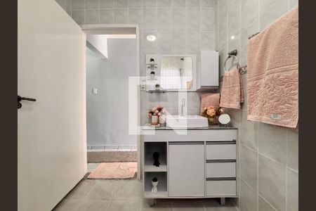 Casa à venda com 300m², 3 quartos e 2 vagas Casa à venda com 300m², 3 quartos e 2 vagasBanheiro