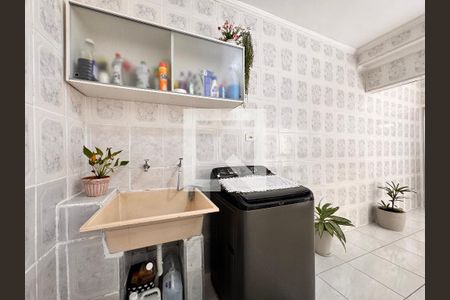 Casa à venda com 300m², 3 quartos e 2 vagas Casa à venda com 300m², 3 quartos e 2 vagasLavanderia