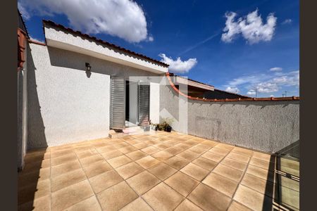 Casa à venda com 300m², 3 quartos e 2 vagas Casa à venda com 300m², 3 quartos e 2 vagasVaranda