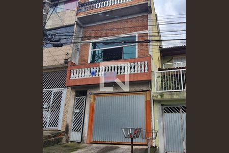 Casa à venda com 125m², 3 quartos e sem vaga Casa à venda com 125m², 3 quartos e sem vagaFachada do imóvel com placa QuintoAndar