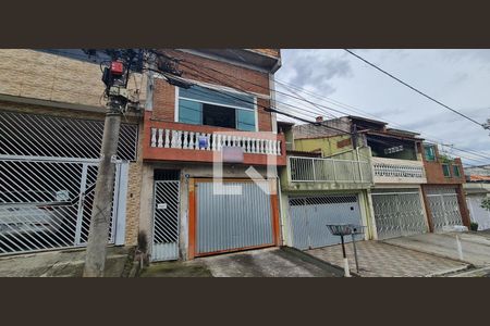 Casa à venda com 125m², 3 quartos e sem vaga Casa à venda com 125m², 3 quartos e sem vagaFachada do imóvel com placa QuintoAndar