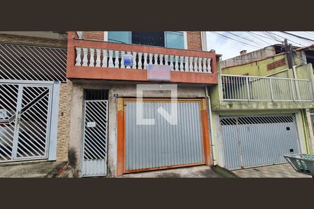 Casa à venda com 125m², 3 quartos e sem vaga Casa à venda com 125m², 3 quartos e sem vagaFachada do imóvel com placa QuintoAndar