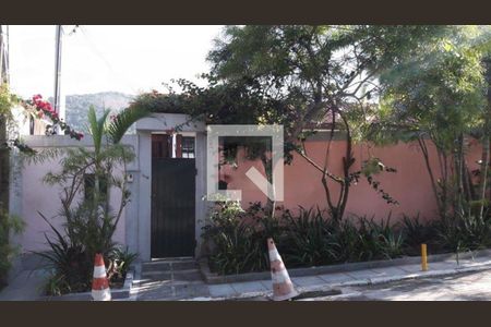 Casa à venda com 206m², 2 quartos e 2 vagas