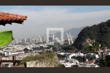 Casa à venda com 206m², 2 quartos e 2 vagas