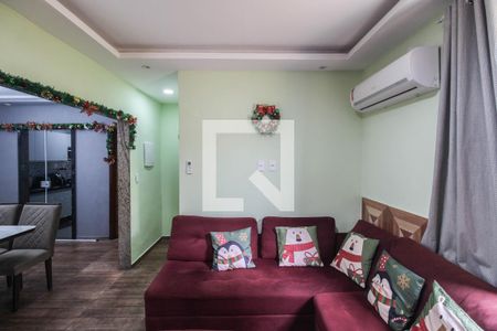 Sala de casa para alugar com 2 quartos, 113m² em Centro, Mesquita